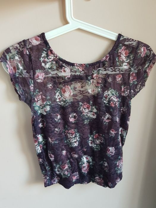 Koronkowy crop top bershka