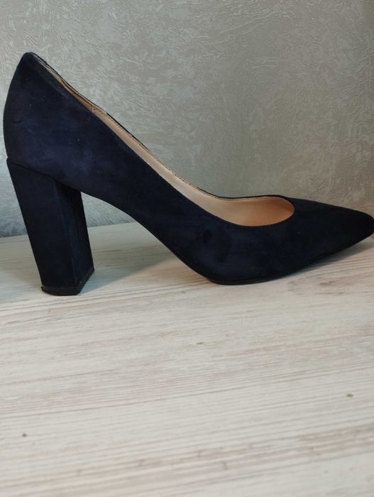 Продам туфлі нові замшеві