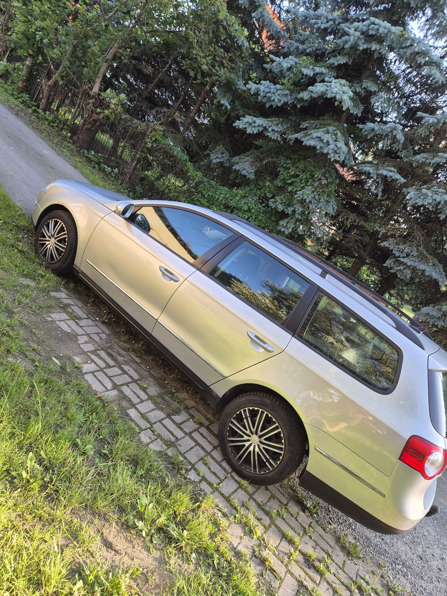 Sprzedam vw passat b6 1.9tdi, 2007r doinwestowany.