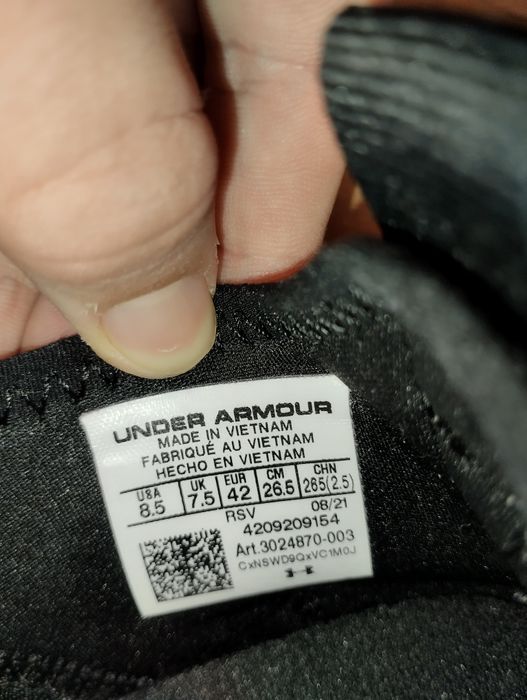 продам кросівки Under Armour оригінал , є торг