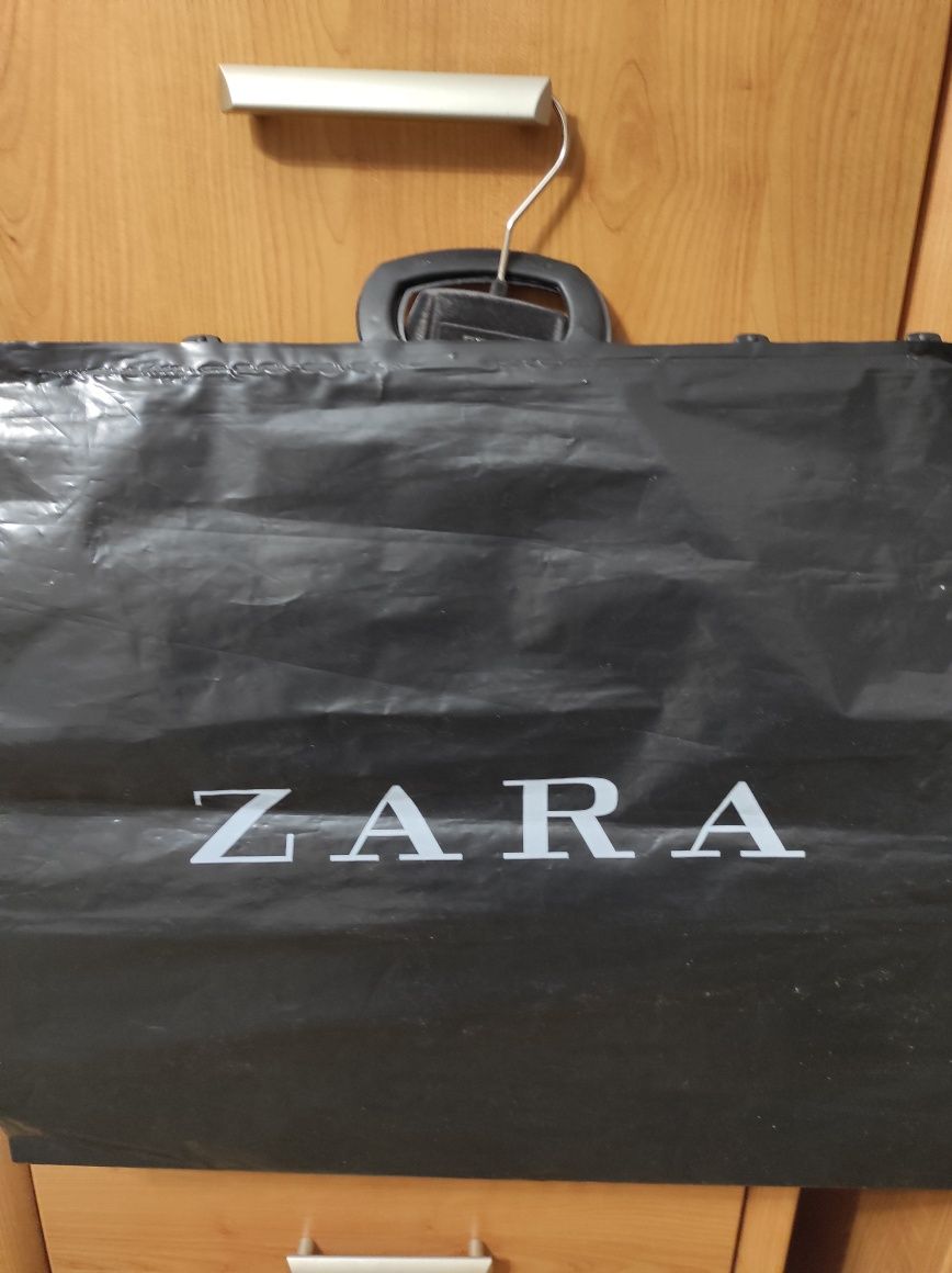 Чохол для костюма Zara