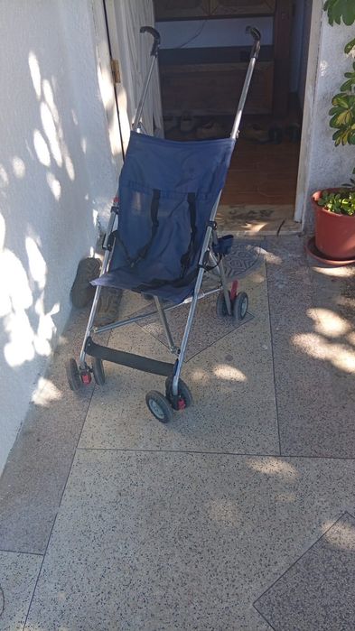 Carrinho de passeio de criança