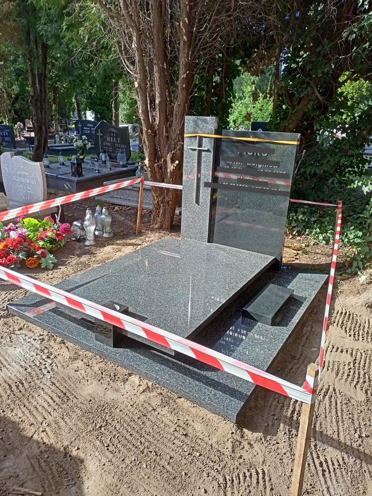 Nagrobki granitowe i Parapety