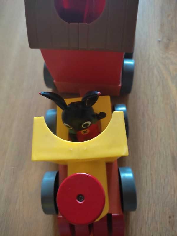 Bing - ciuchcia i domek Binga oraz dwie figurki