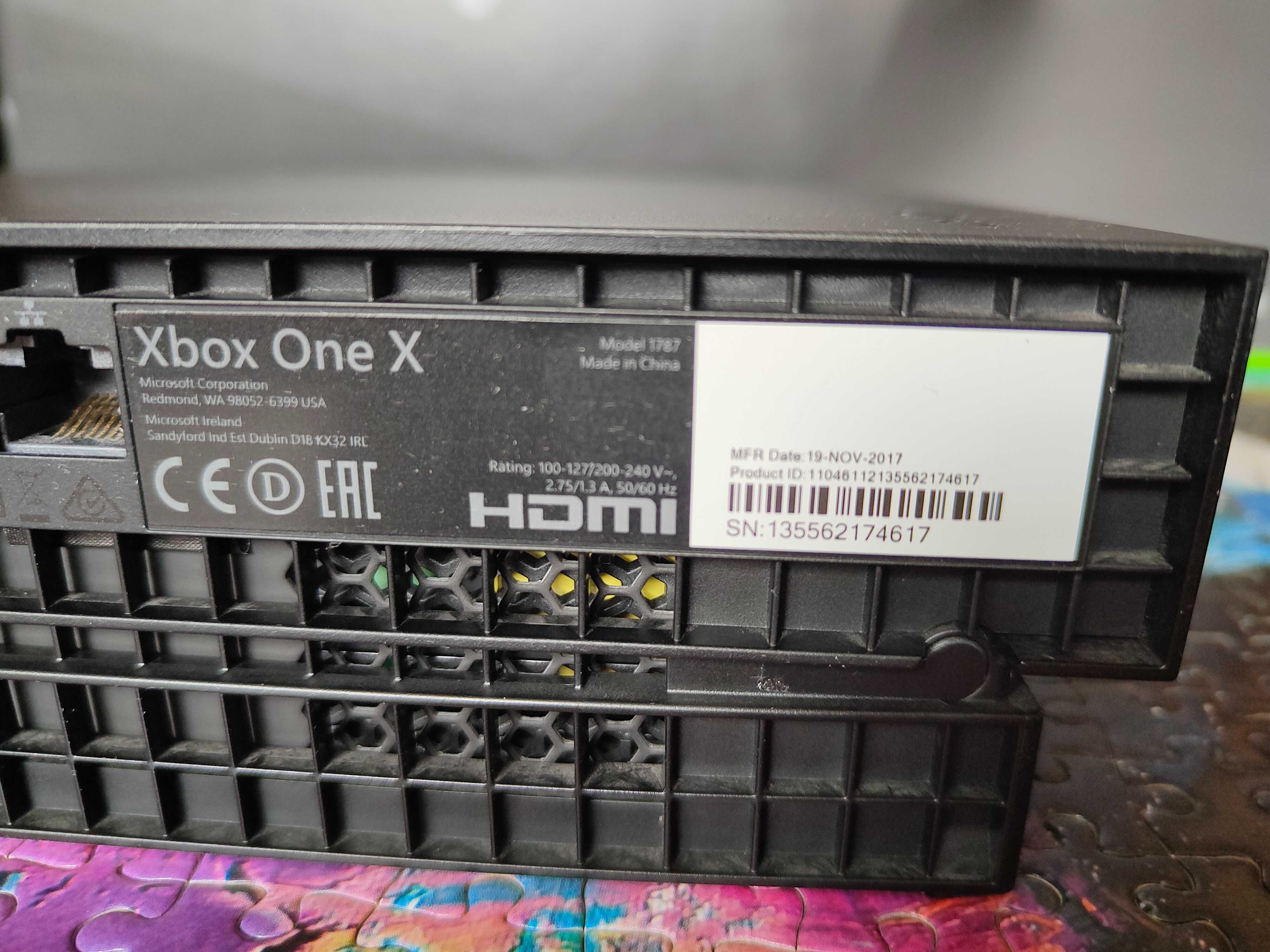 Konsola XBox One X (1 TB, 4K BLU-RAY, HDR) i dwa oryginalne pady