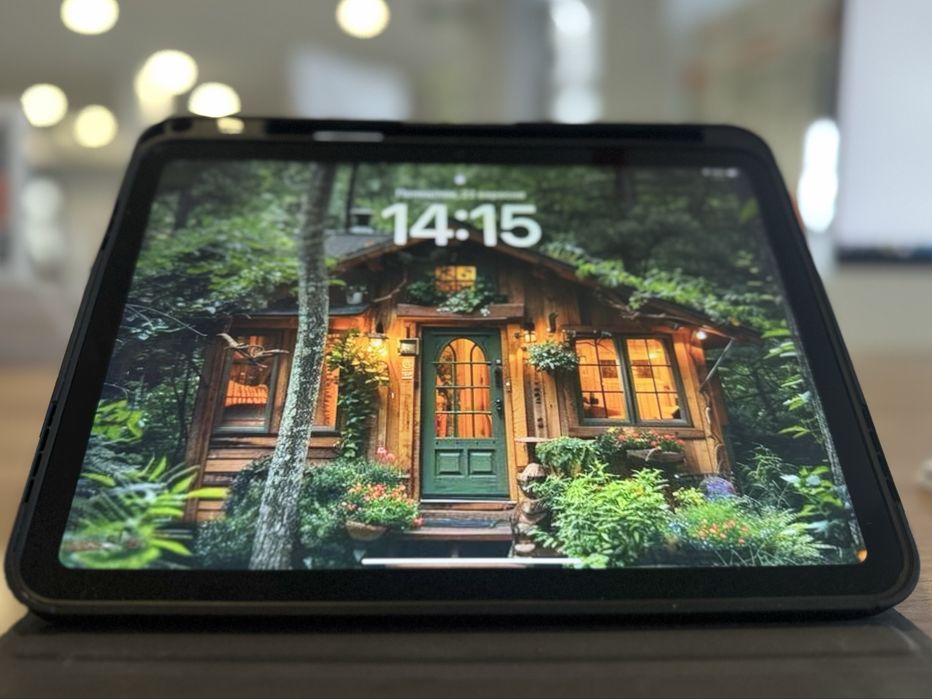 Планшет Apple iPad 10.9 2022 Wi-Fi + LTE 64GB Silver (MQ6J3)