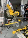 Пила торцювальна акумуляторна безщіткова DeWALT DCS727