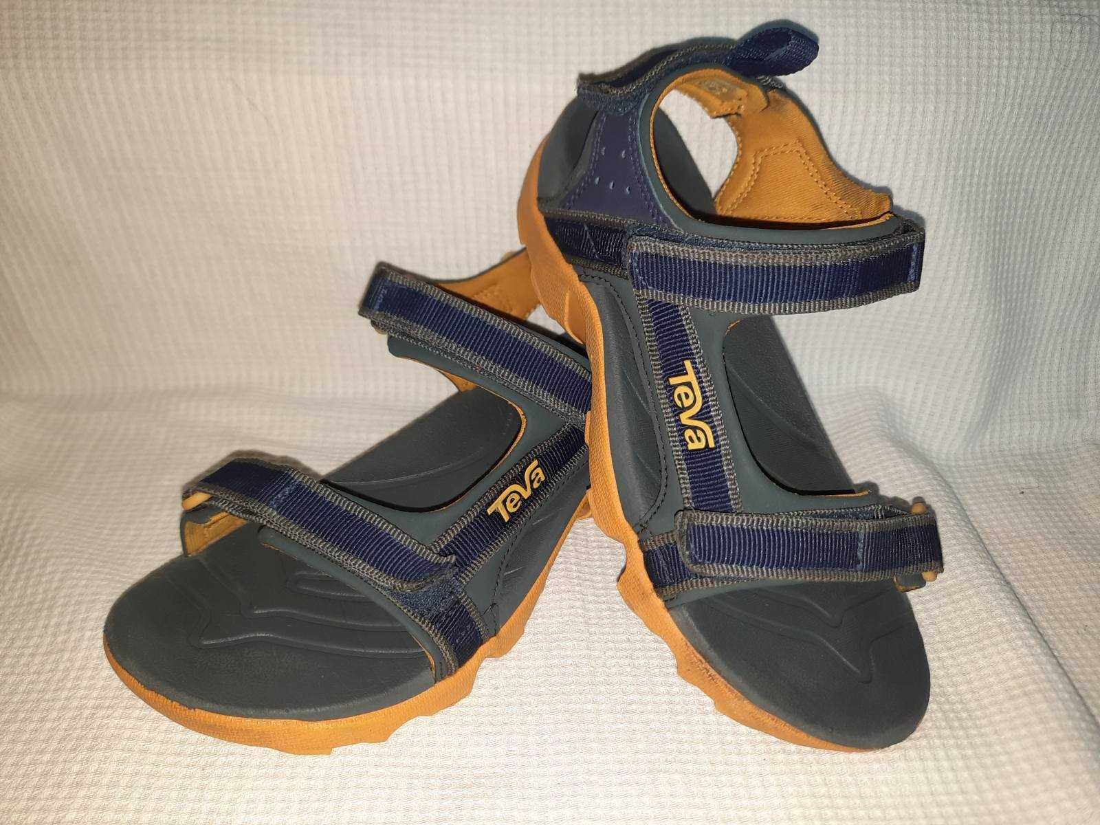 Шльопанці сланці Nike і сандалі босоніжки Teva 32-33 р.