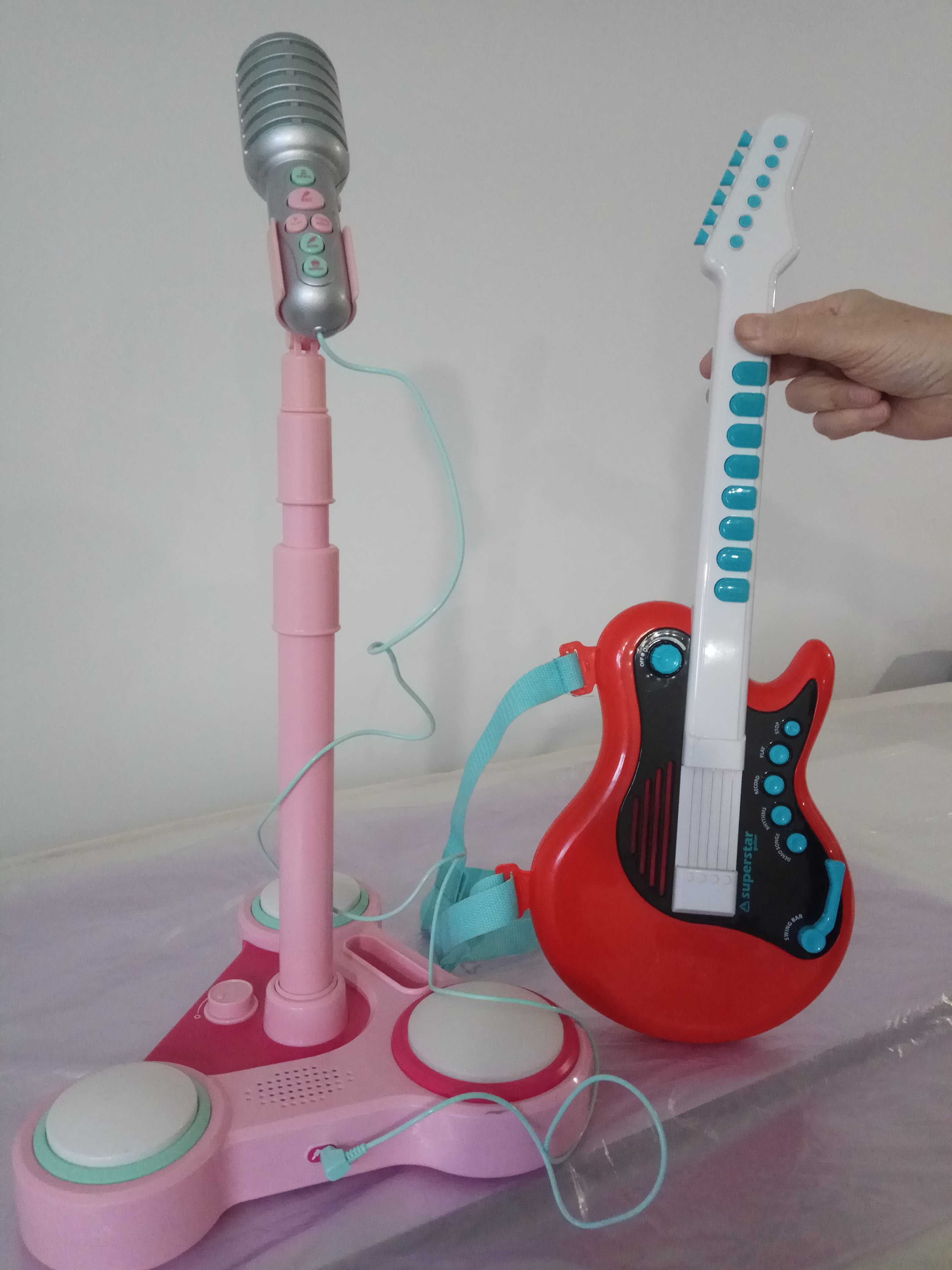 Дитяча іграшка гітара SUPERSTAR зі стойкою та мікрофоном. Продам