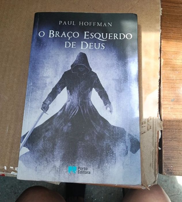 Livro "O Braço Esquerdo de Deus" de Paul Hoffman