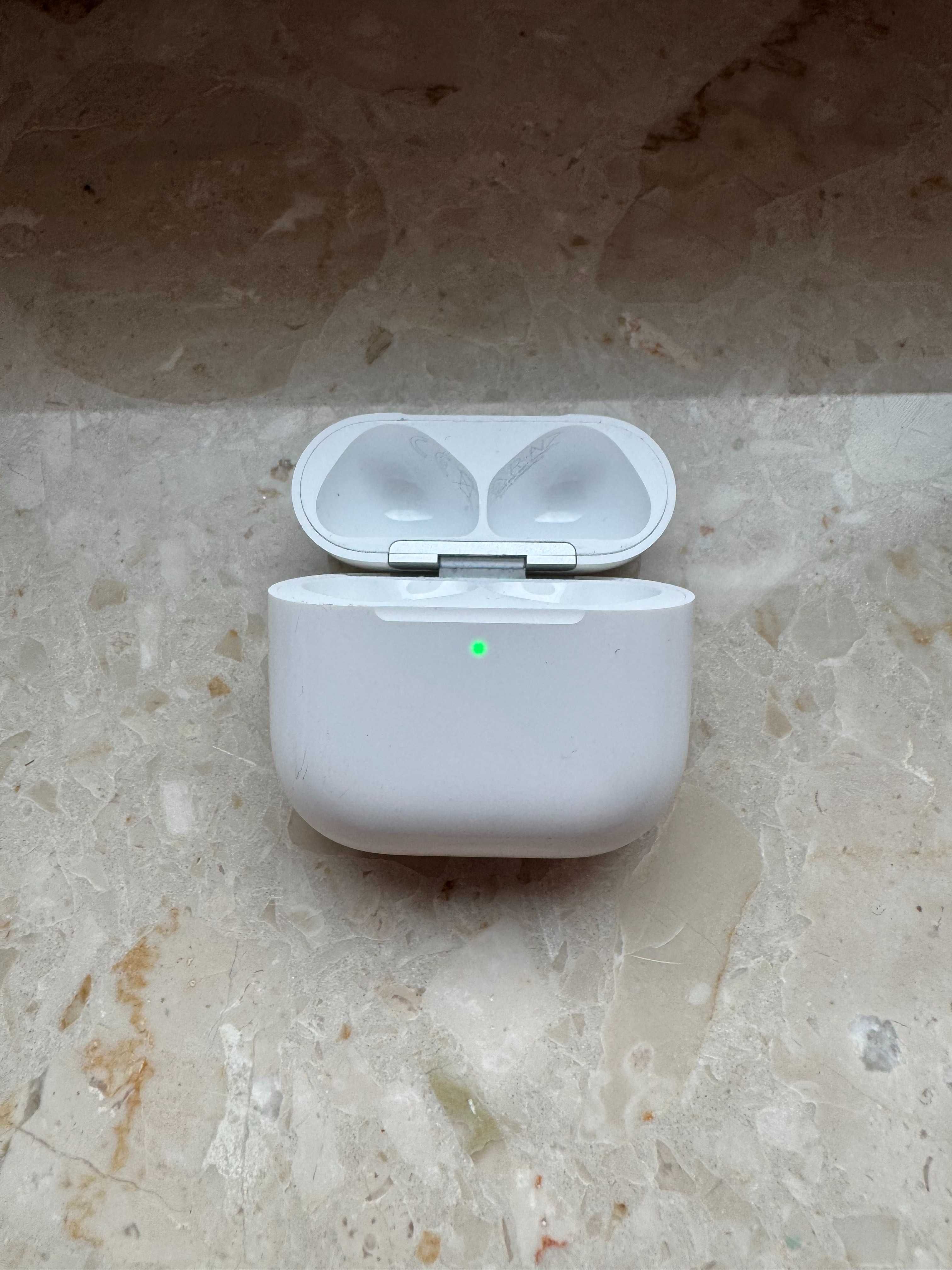 Apple AirPods 4 ANC Case Etui Ładujące A3059 [2]