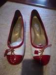 Sapatos vermelho e branco