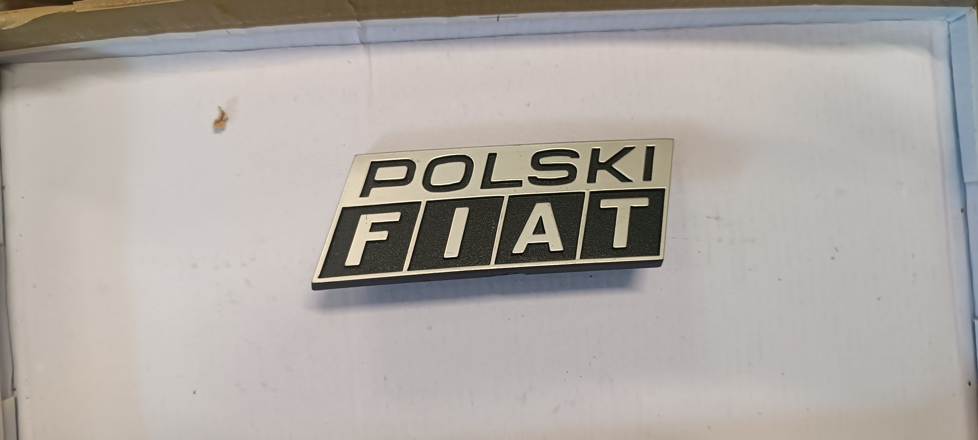 Fiat 126p emblemat przedni nowy oryginalny  Polski Fiat