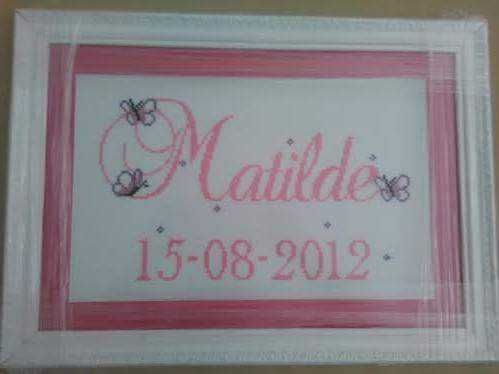 Pecas bordadas a mão em ponto de cruz