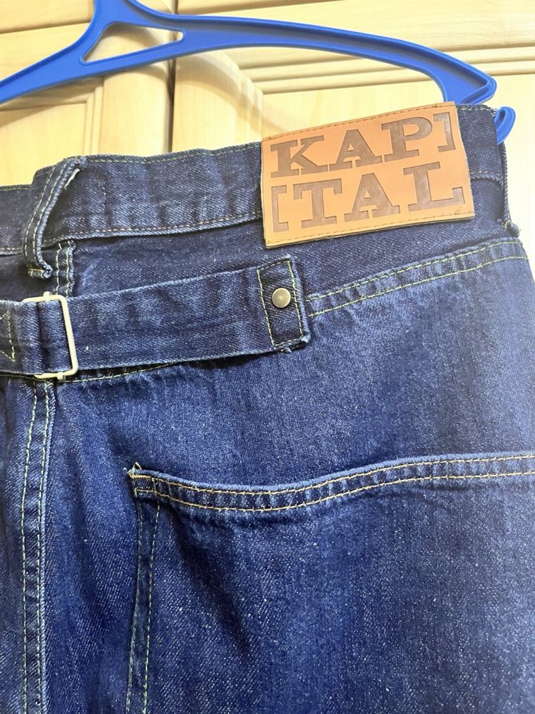 Яркие джинсы от Kapital