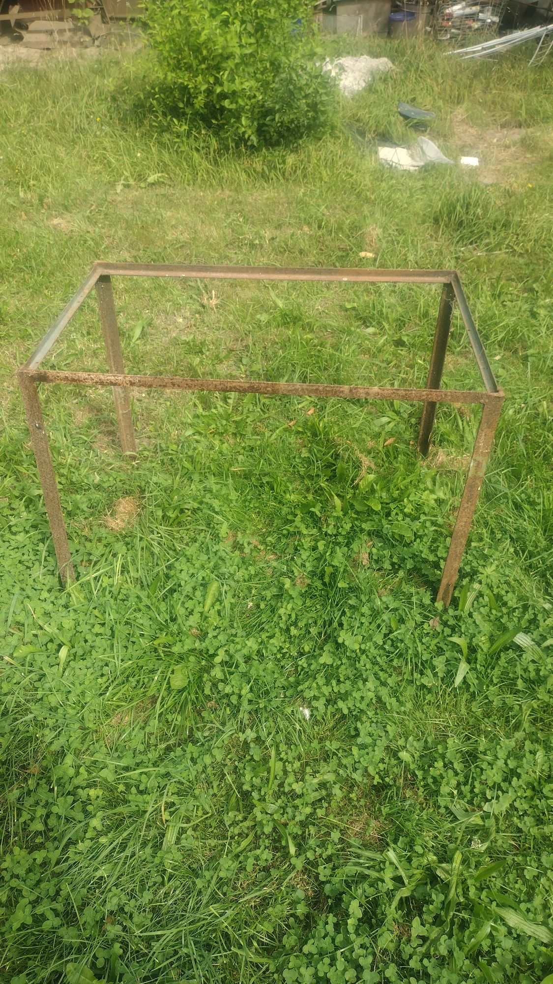 Metalowy stelaż pod stół