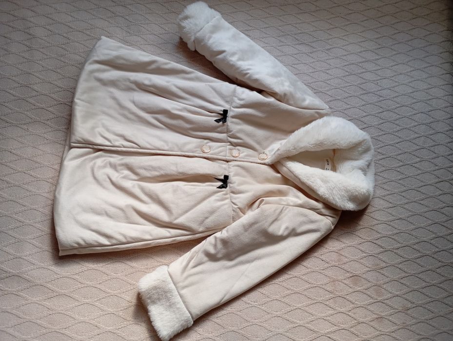 Elegancki NOWY śmietankowy płaszczyk 6L ocieplany z futerkiem