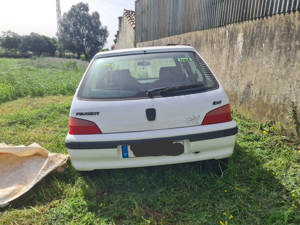 Peugeot 106 batido p/ peças