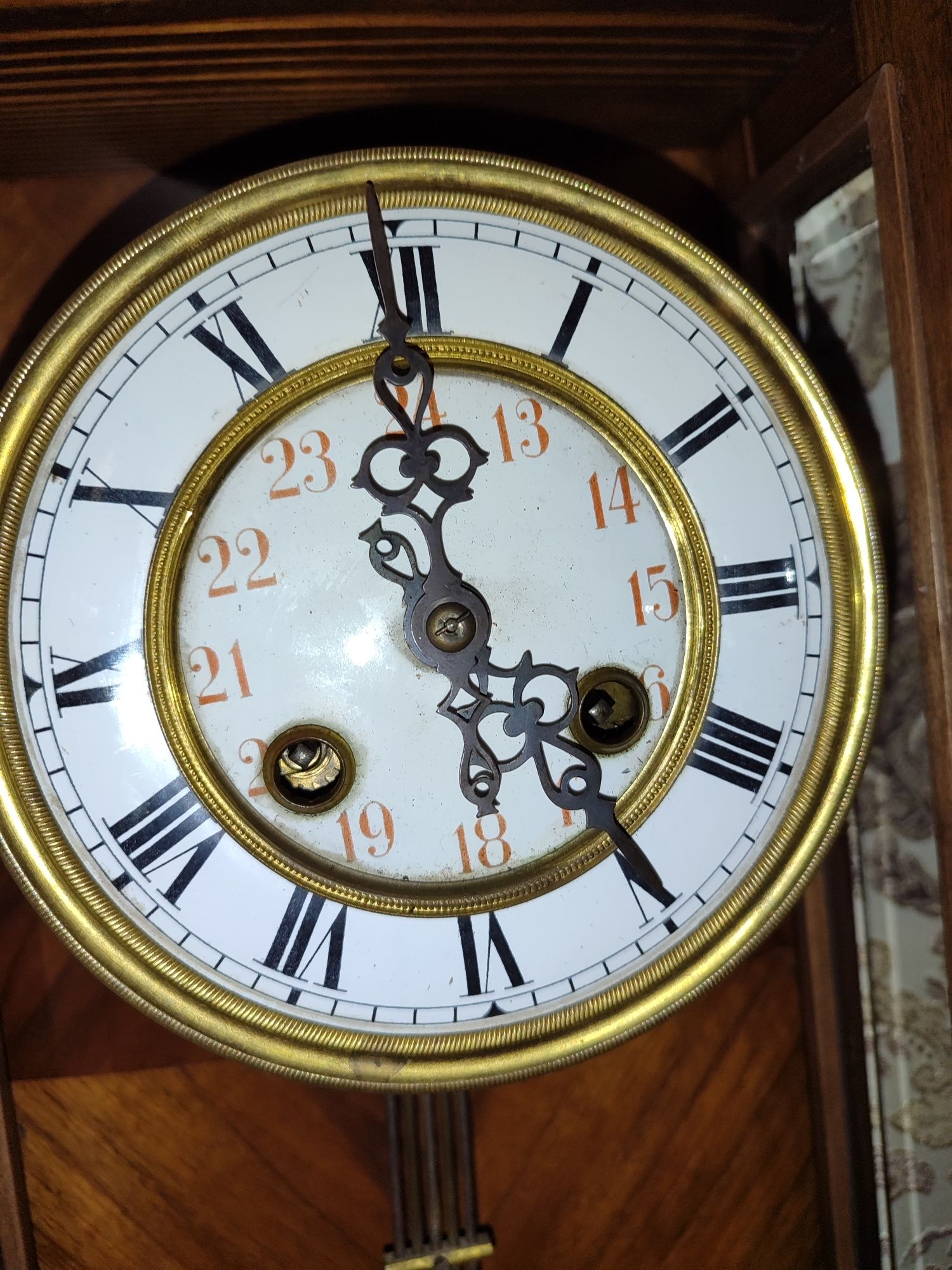 Старинные настенные часы. Привезены мной с Германии.