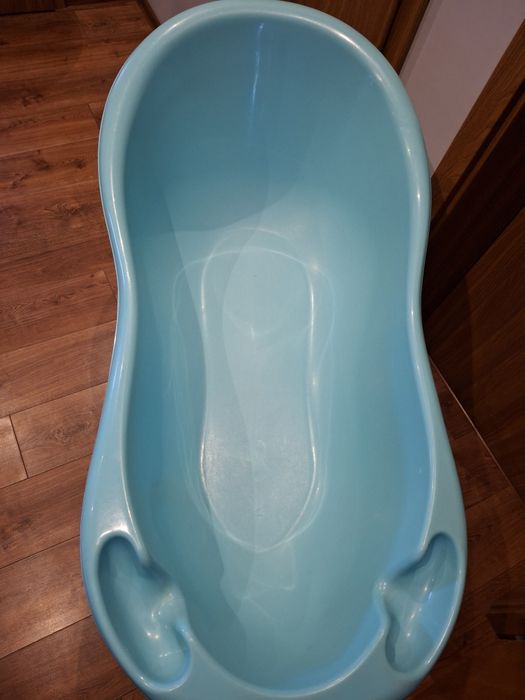 Dwie wanienki na regulowanym stelażu