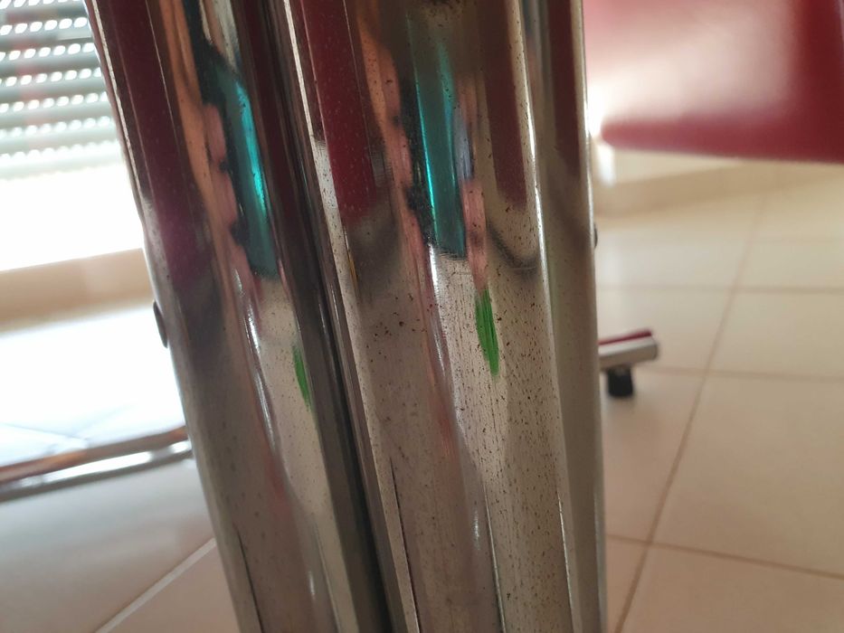 Mesa de refeição com cadeiras