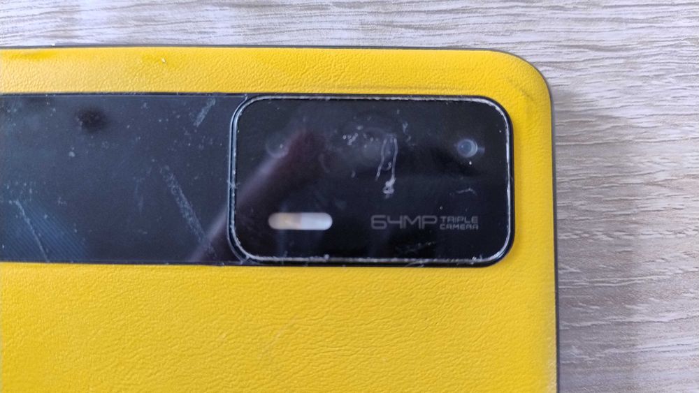 Telefon realme GT 5G, hiper telefon, ale ekran do wymiany