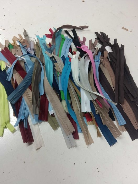 Cem fechos invisíveis de varias cores todo de ,20cm