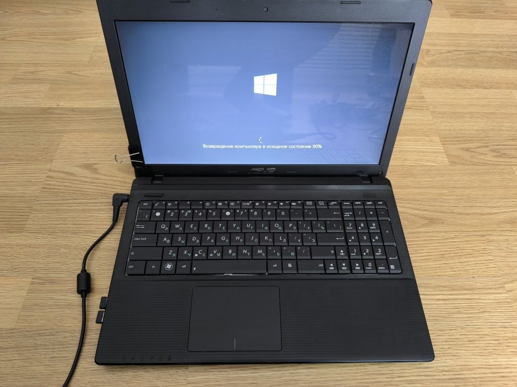 Ноутбук ASUS X55C — на ремонт або запчастини (екран, зарядка є)