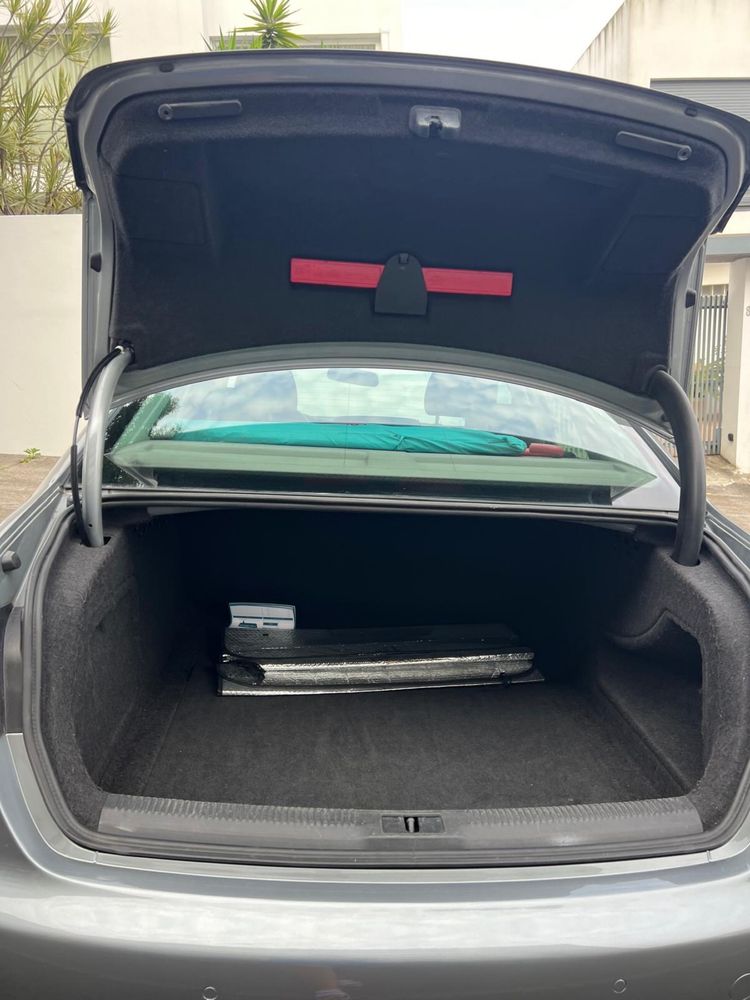 Carro Audi modelo A4 em segunda mão