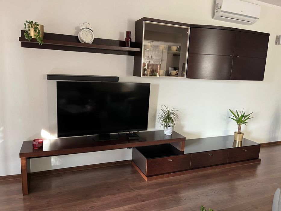 Szafka RTV stojąca + witryna wisząca.