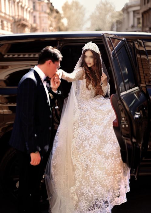 Розкішна пишна гепюрна весільна сукня 2025