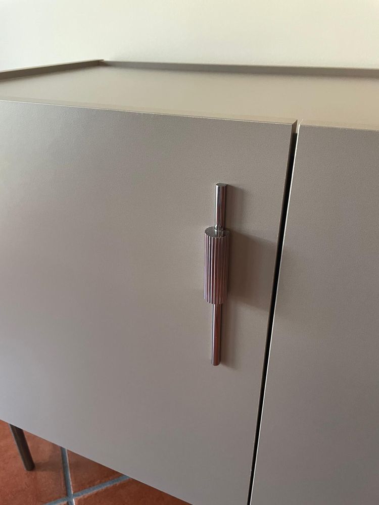Mesa e Aparador  de Design Moderno