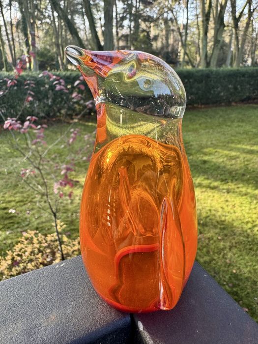 Horbowy pingwin szklana figurka