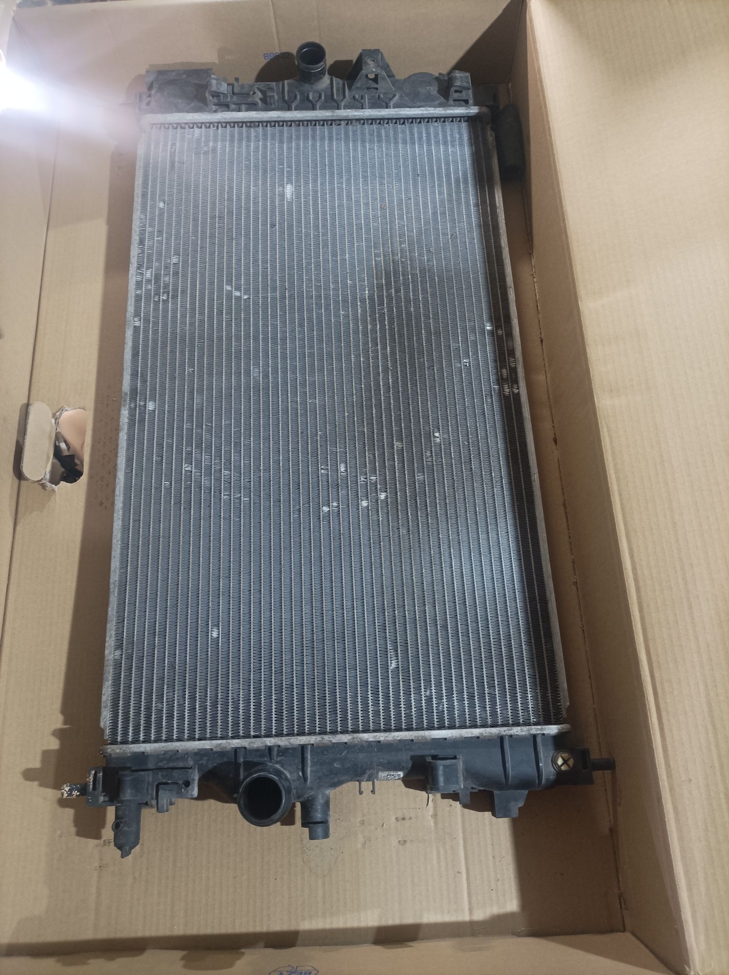 Продам радиатор охлаждения Chevrolet Cruze 1.4.турбо
