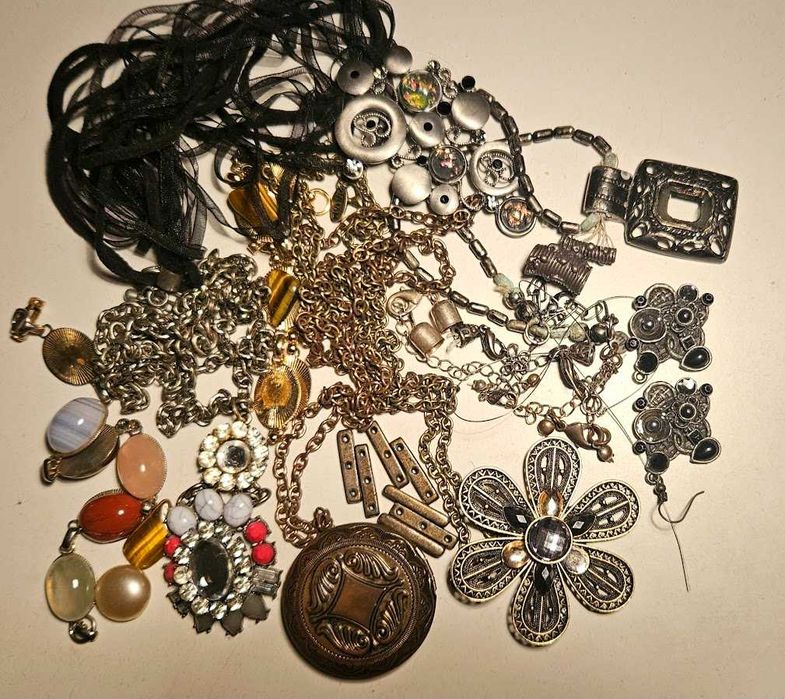 Біжутерія, підвіски, серіжки, кулони наборами