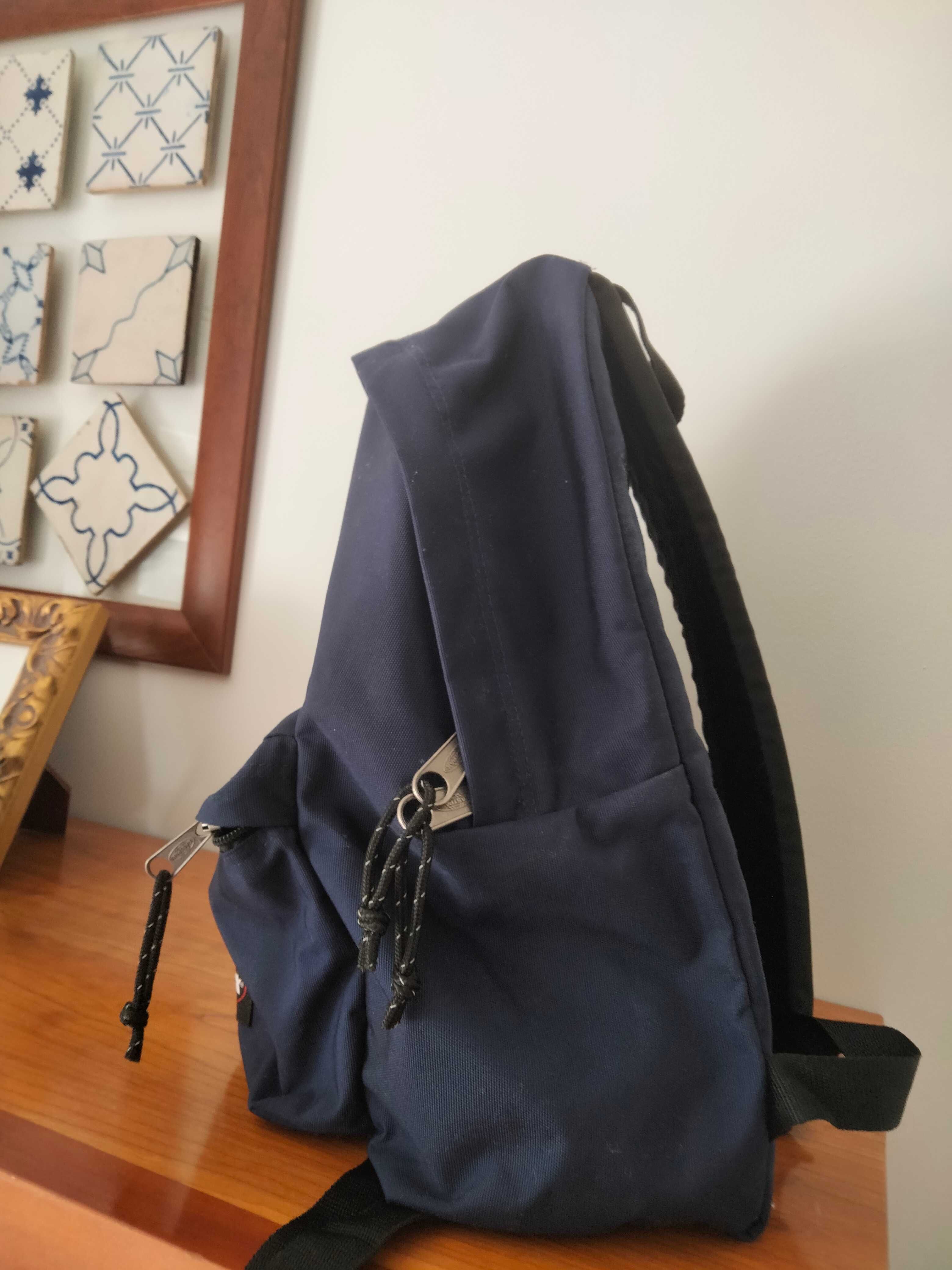 Mochila EASTPAK nova