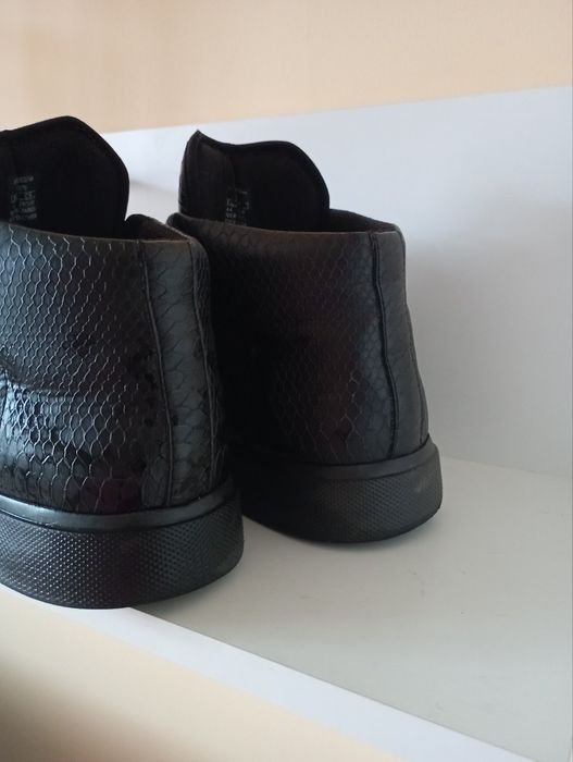 Чоловічі кросівки ZARA