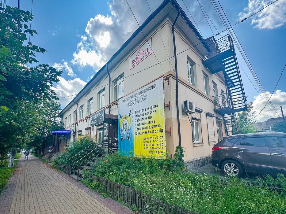 Боярка. Хрещатик 31. Центр. Комерція Діючий бізнес Закритий двір Гараж