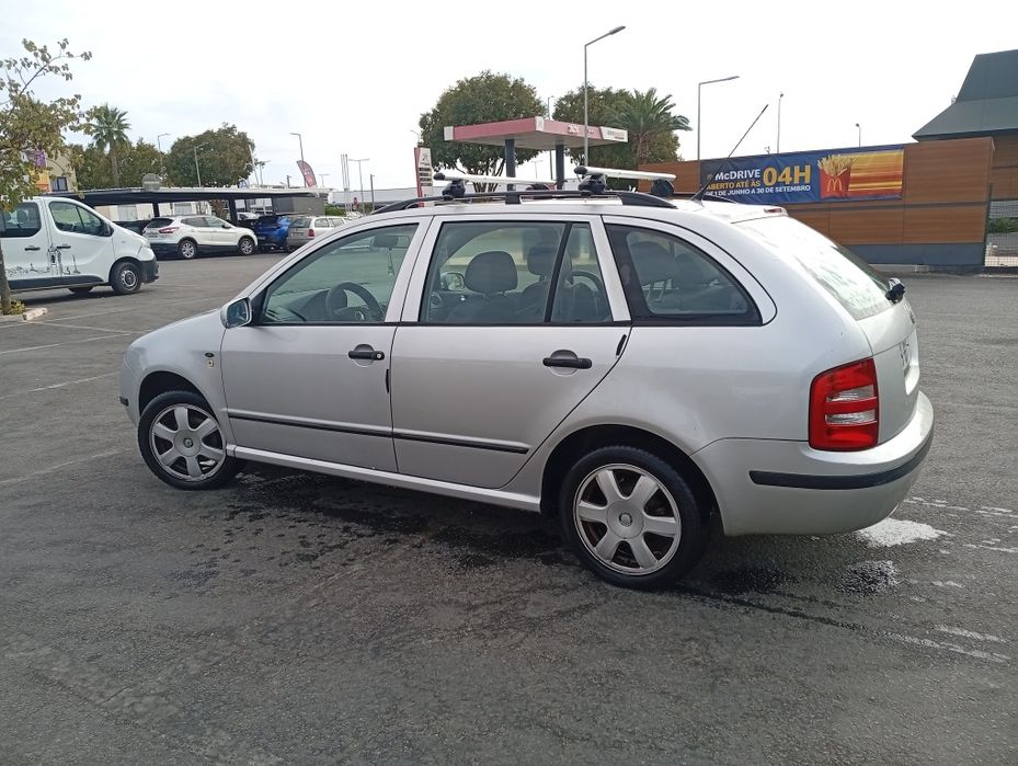 Skoda Fabia 1.4 em bom estado geral aceito troca