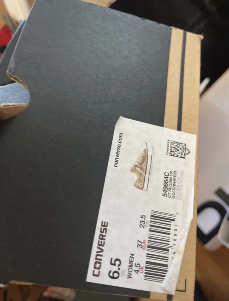 All Star Converse douradas