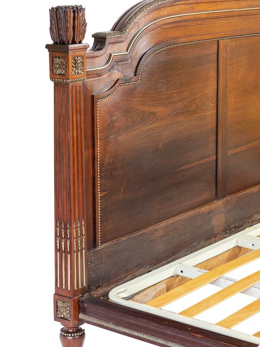 Cama Pau Santo Napoleão III, Painéis Florais Lacre, Século XIX