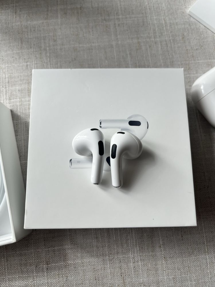 AirPods 3 generacji MegSafe Charging Case jak nowe