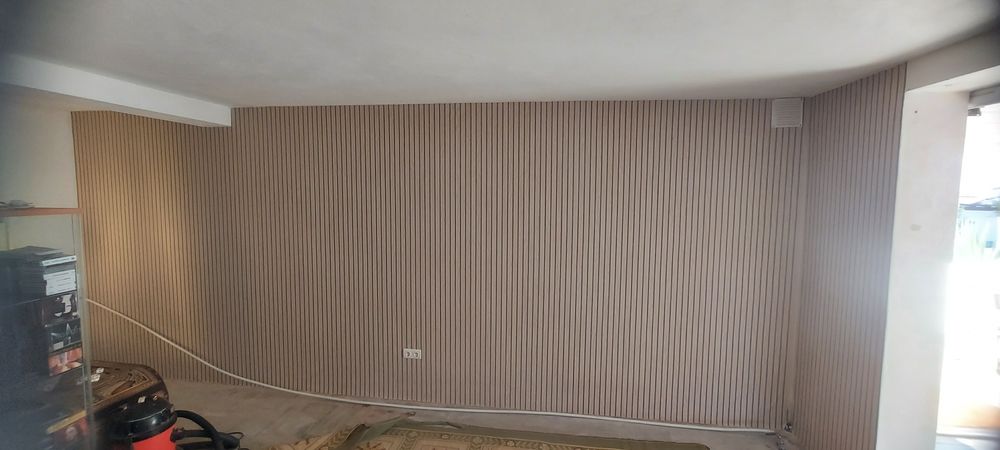 Aplicação de papel de parede e instalação de piso flutuante