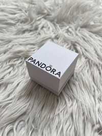 Pudełko na biżuterię Pandora pierścionek kolczyki białe