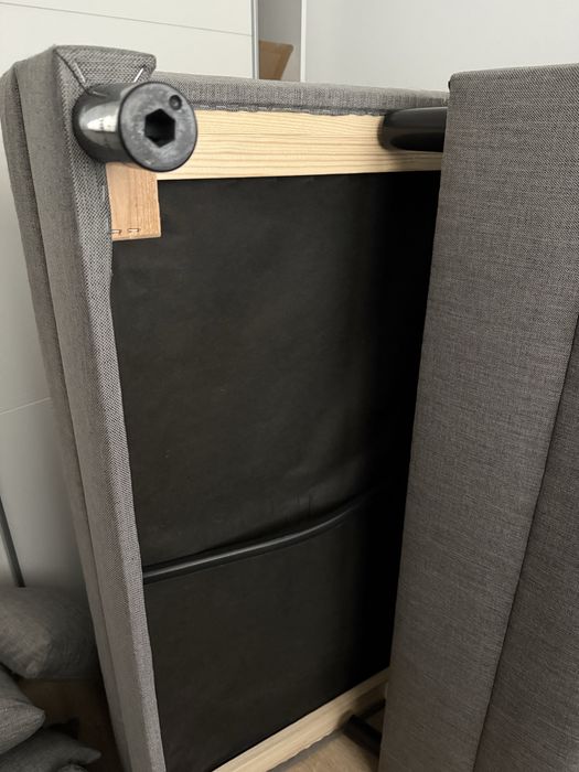 Szara sofa z funkcją spania