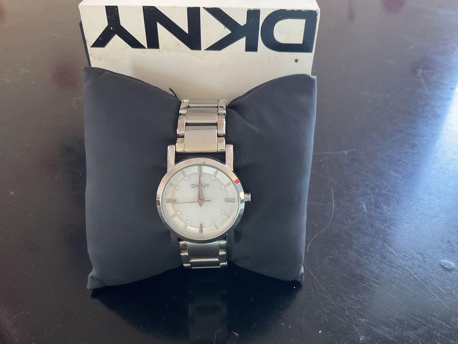 Наручные женские часы DKNY