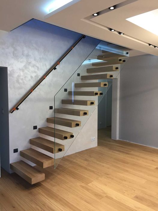 SCHODY drewniane , stalowe .