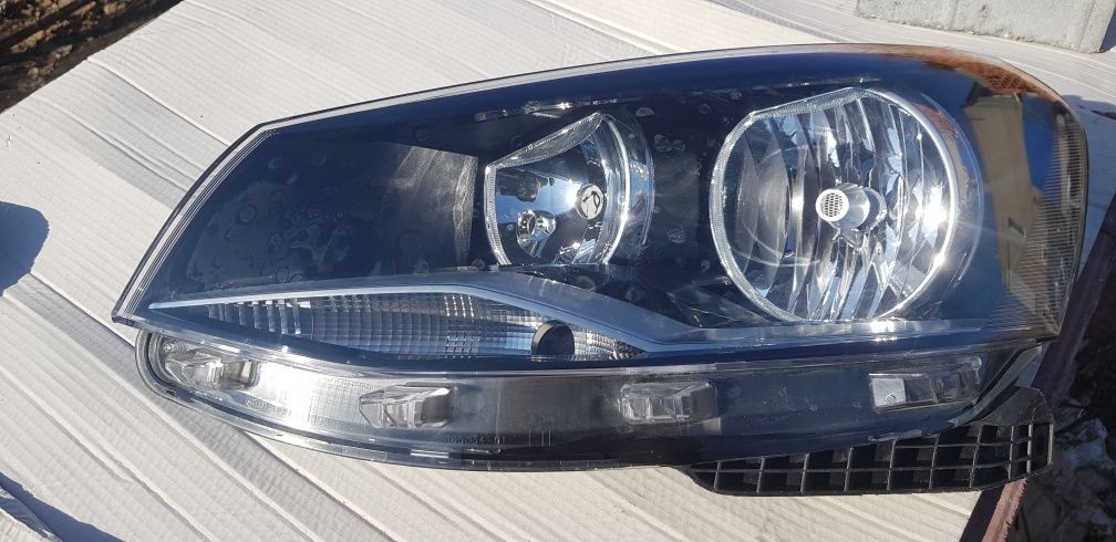 Vw Gol przednia lewa lampa
