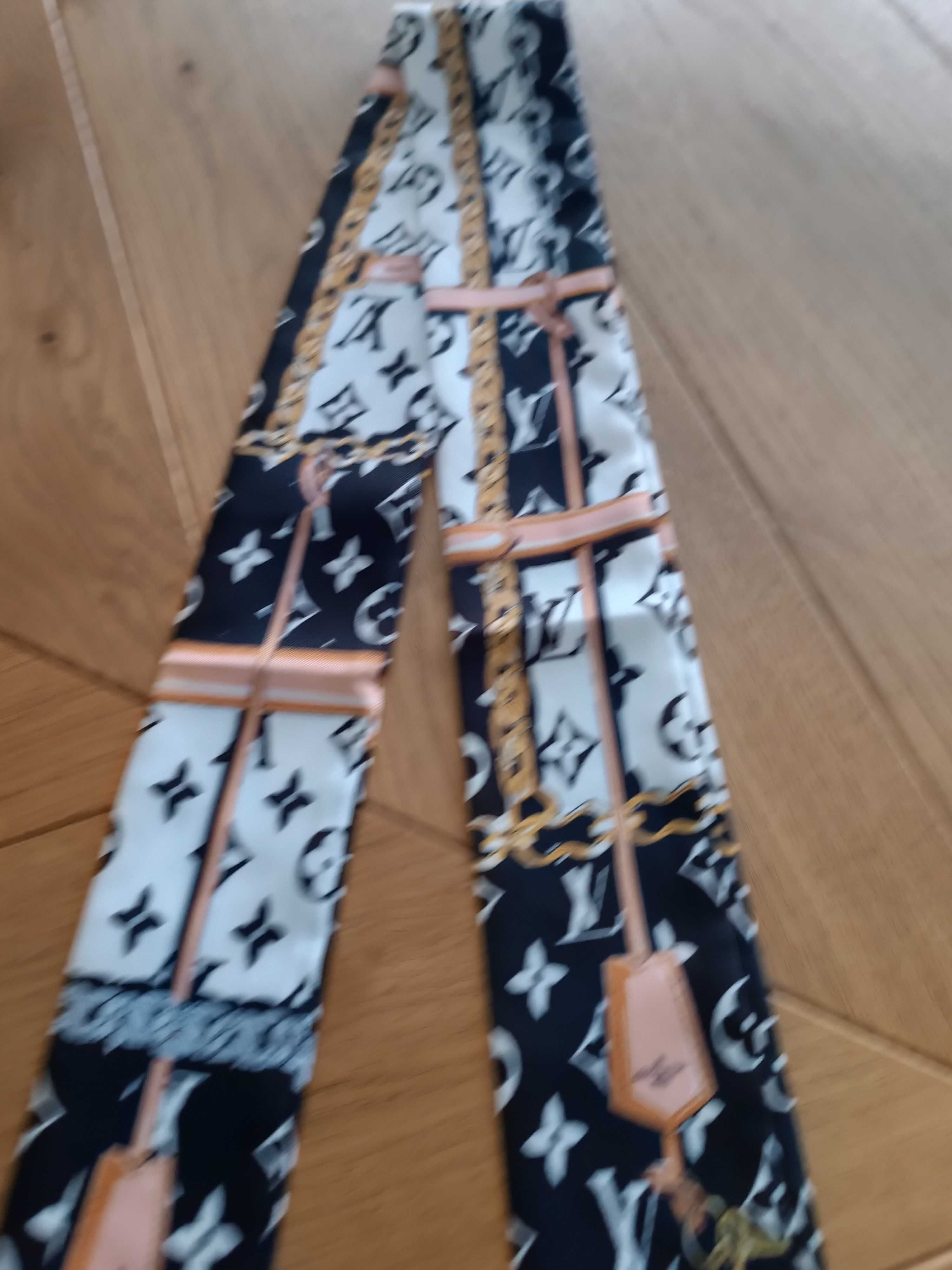 Apaszka Louis Vuitton nowa piękna na szyję i do torebki