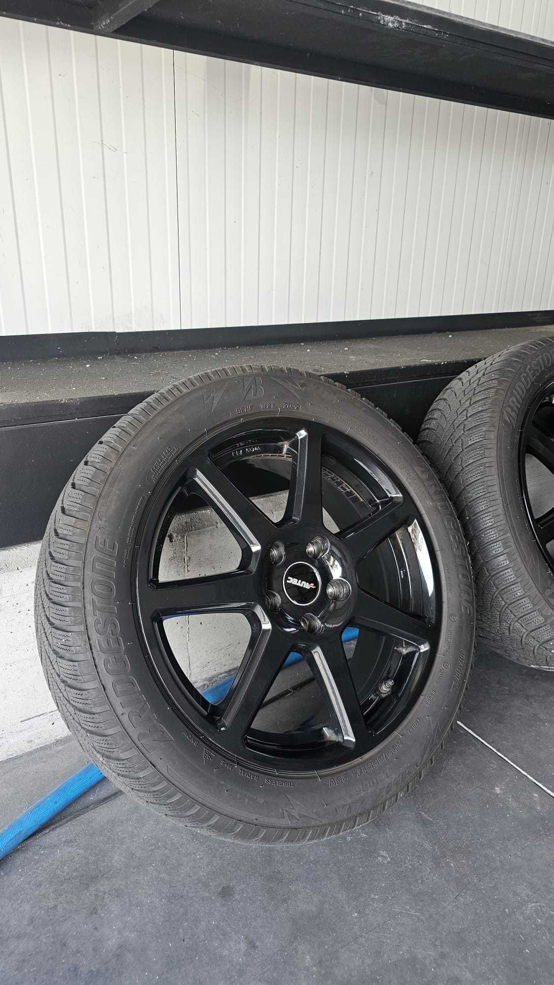 Jantes 17" Autec e Pneus Bridgestone blizzak 205/55 R17 | Como Novo
